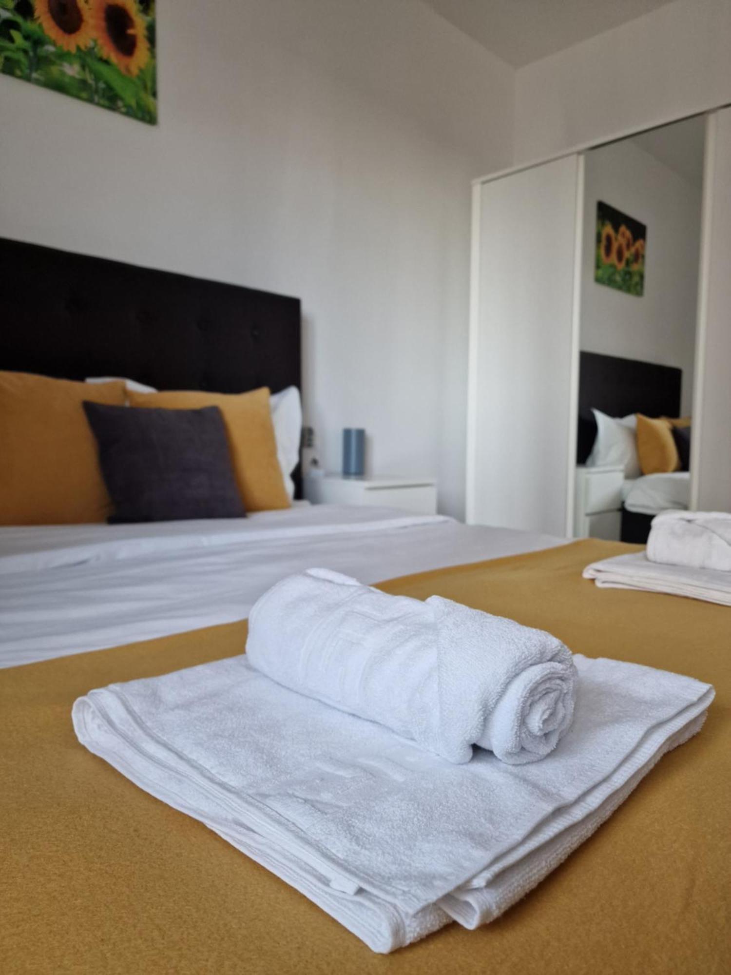 Vic Apartament Szörényvár Kültér fotó